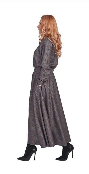 Зимна дълга рокля, каре. Красива, модерна рокля.