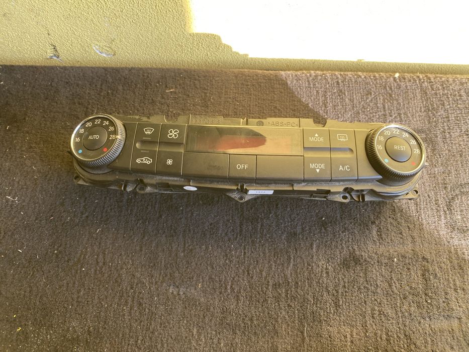 Afisaj climatronic Mercedes CLS W219 Pret 300 lei