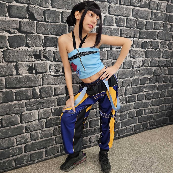 Детски K-Pop костюм за момиче–перфектен за танци, партита и карнавали.