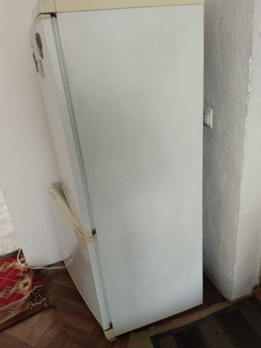 Холодилник General Frost.