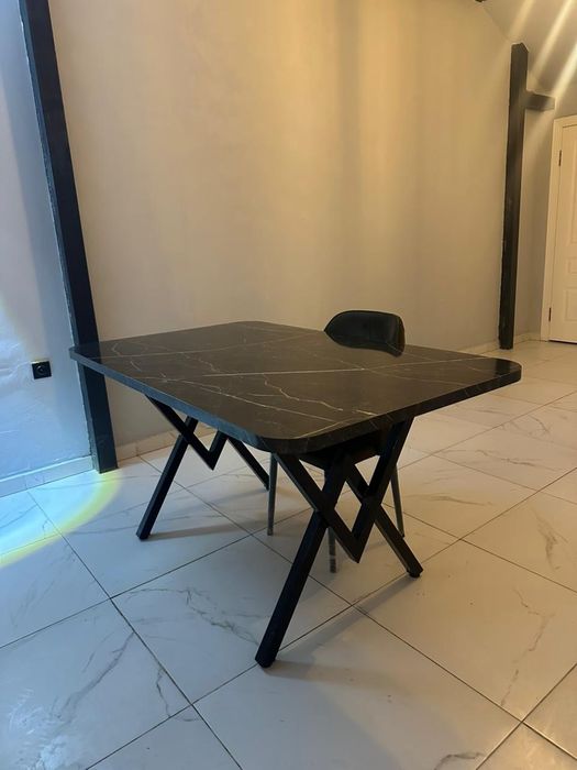 Продам стол и стулья в отличном состоянии