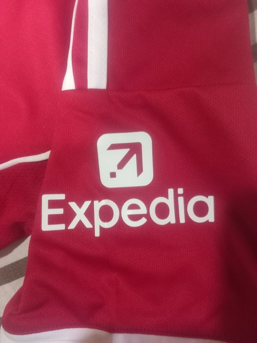 Фланелка на Ливърпул за сезон 25/26