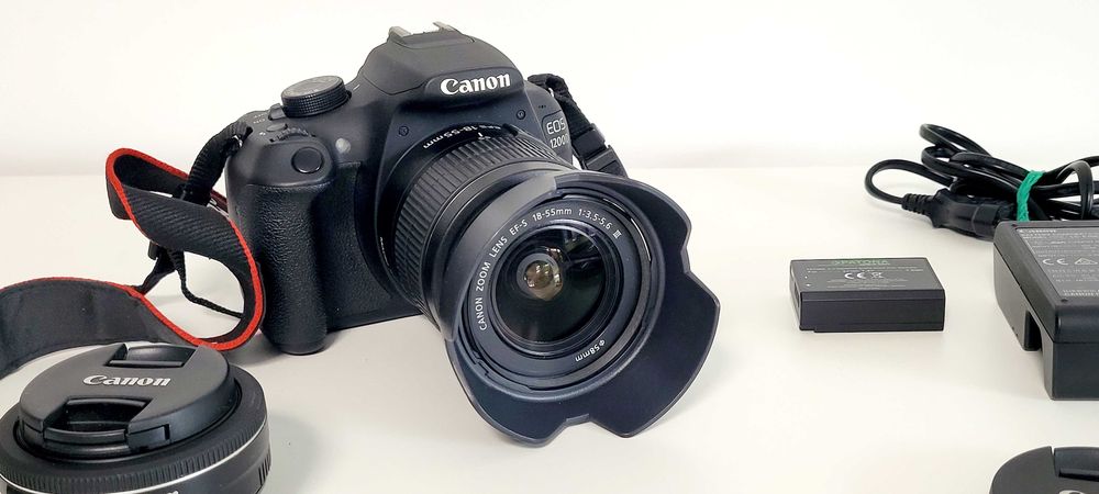 Canon EOS 1200D + Obiectiv 18-55mm + 24mm F/2.8