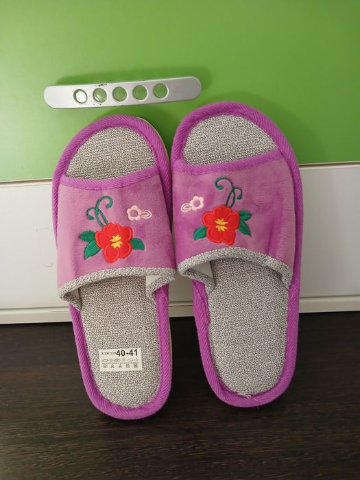 Продам новые тапочки размер 40