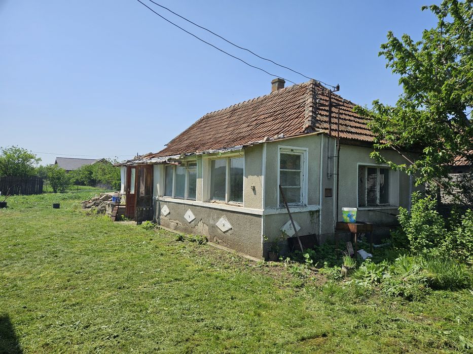 Casa de vânzare cu teren de 744 mp în Cihei