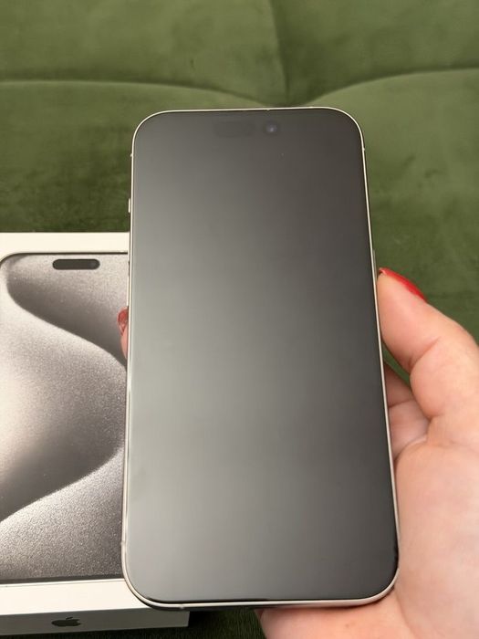 Продавам iPhone 15 Pro – Бял (White Titanium), 256GB