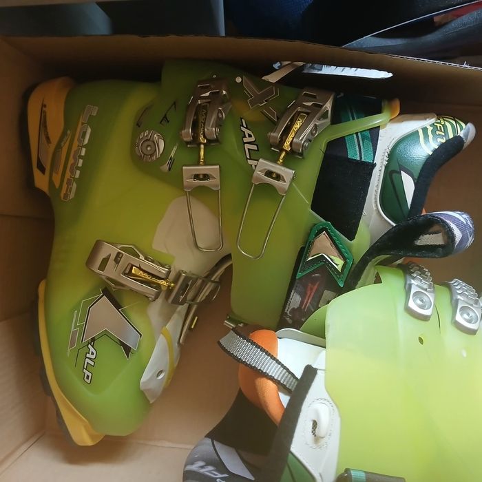 Ски обувки размер: EU-42/ US-9
Цена  75 лв