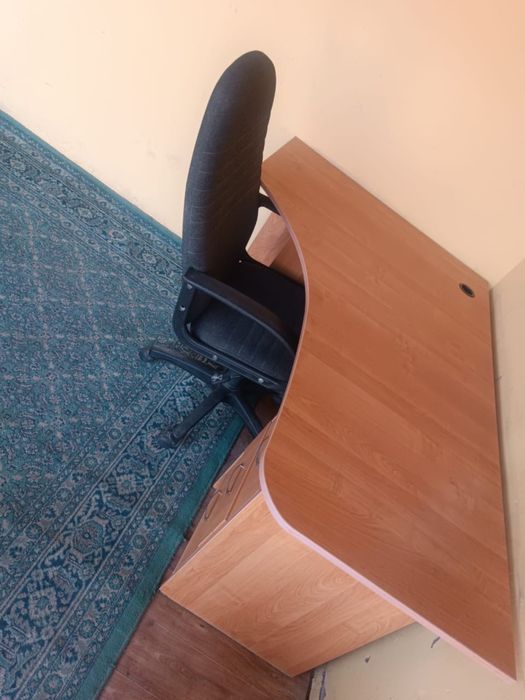 Стол писменый и кресло