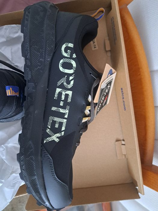 Se vând produs original adidasi Asics nr.47 30 impecabil.