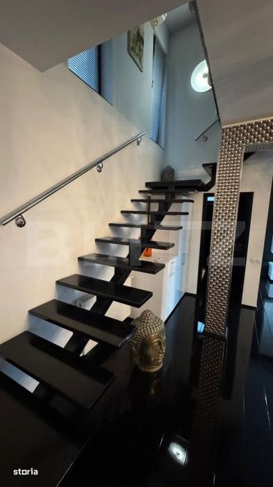 Casa individuala cu 4 camere, 500 mp de teren, garaj de 60 mp, zona Vi