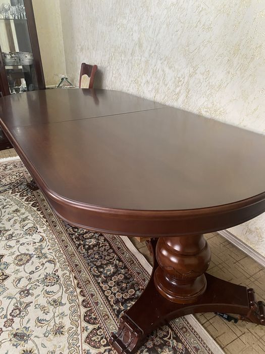 Продам стол в гостиную