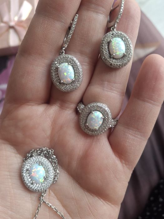 Продаю Серебряный комплект