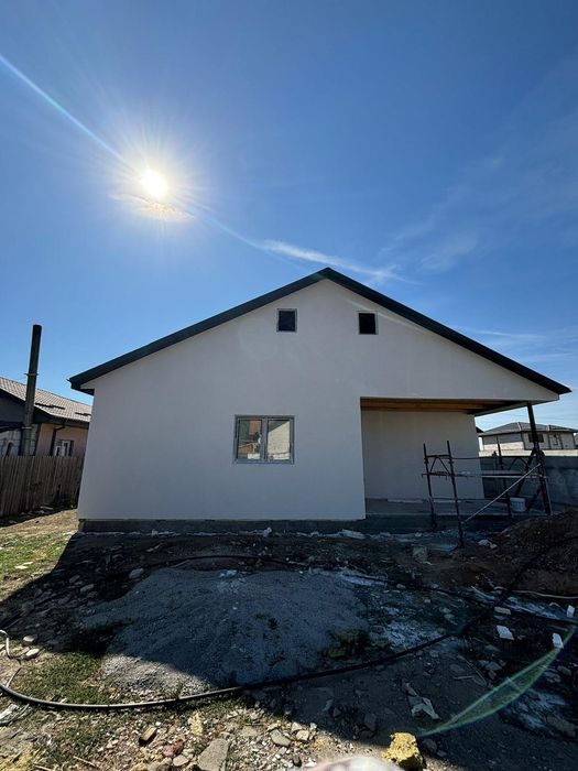 Vand case pe structura metalica