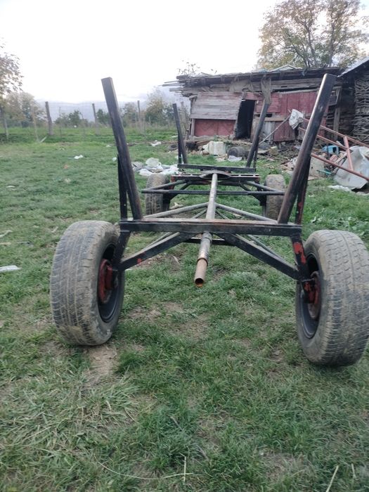 Vând iapa și căruță bună vând urgent