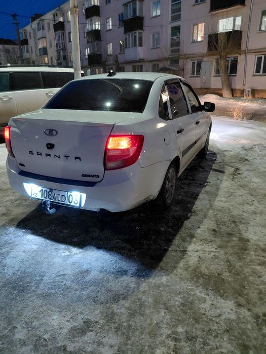 Продам ладу гранту 2012 г газ бензин 16 клапаная  машина на ежедневном