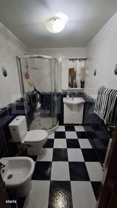 Apartament  spatios -3 camere decomandat, etaj 4, balcon, izolat – M