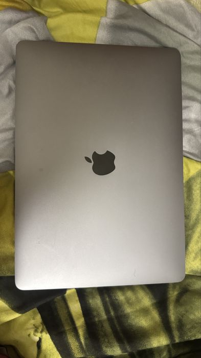 Продам macBook air 2020