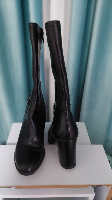 Cizme negre de piele