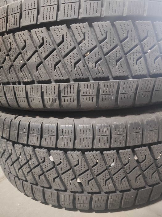 2бр.зимни гуми 215/65/16C Lassa