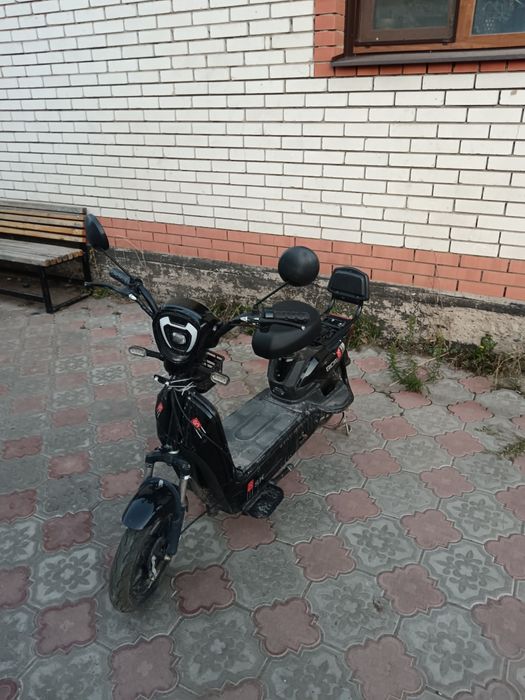 Продам скутер ск8