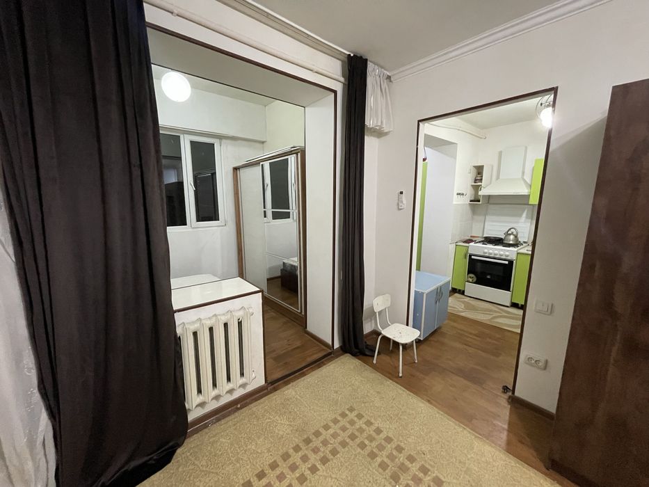 Чиланзар 26.    Продаётся 1-комн.    42м2.