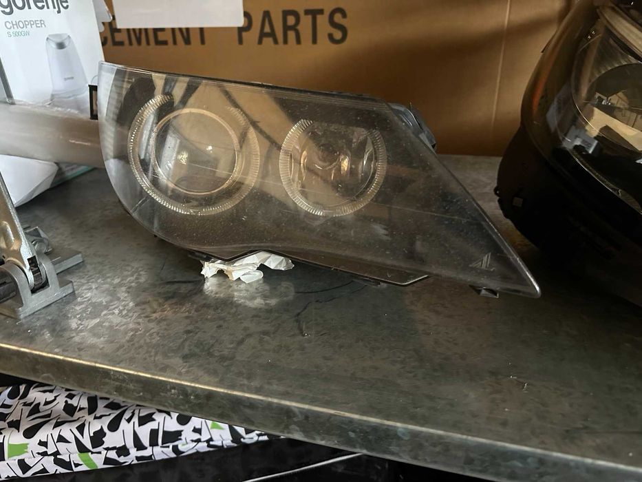 Десен фар за бмв