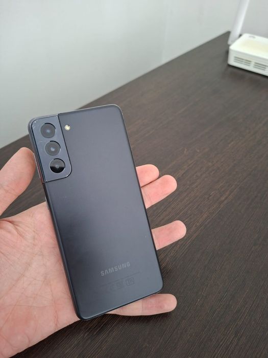 Продам смартфон самсунг s21