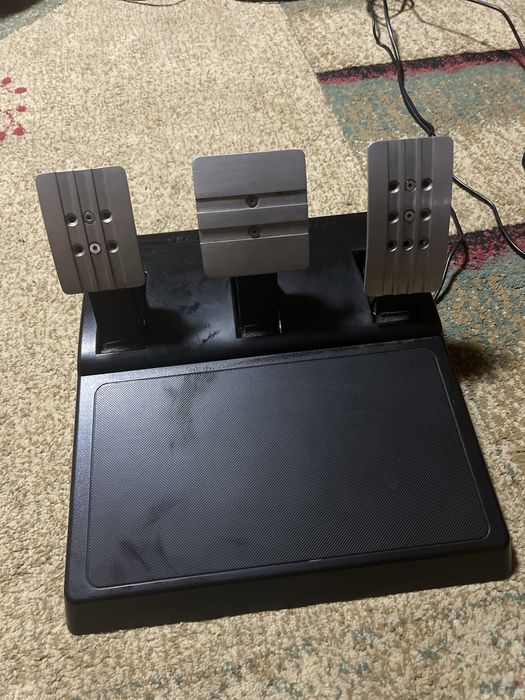 Продам игровой руль Thrustmaster T300