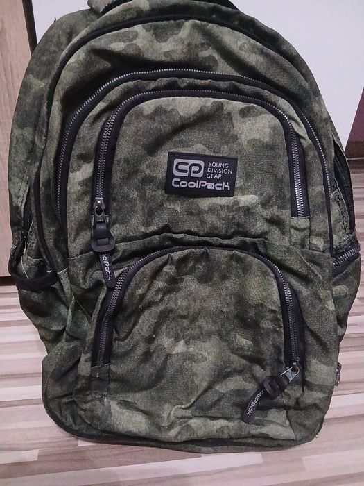 Продавам раница за училище