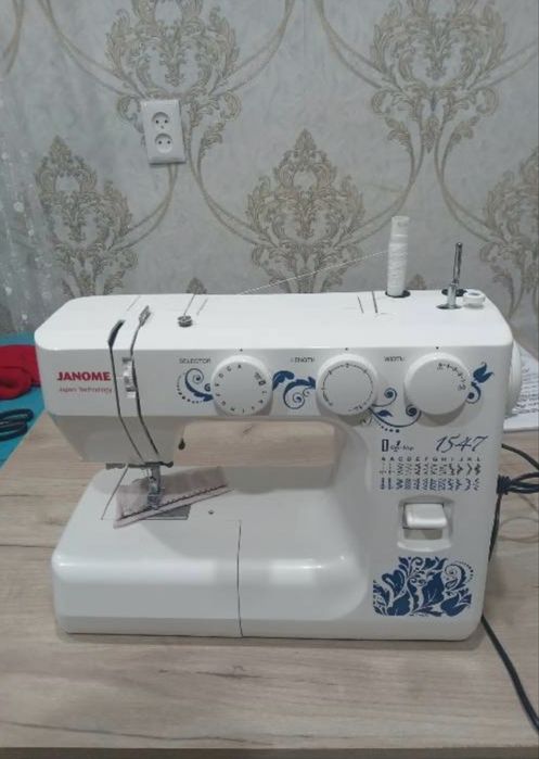 Продам швейную машинку