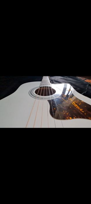 Akustik gitara razmer 38 rangi oq