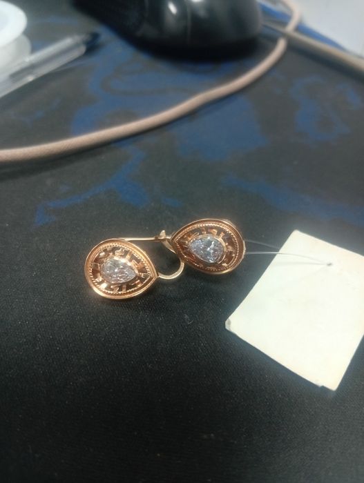 Продам золотой Серги прова585