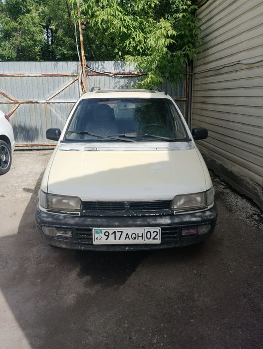 митсубиси спейс руннер