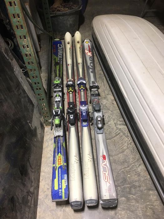 Vând Schiuri și Bete