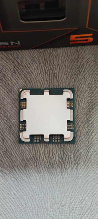 Процесор - /Ryzen 5 7600/Max Boost 5.4GHz/32MB L3 Cache/AM5 Socket/6Core 12Threads/