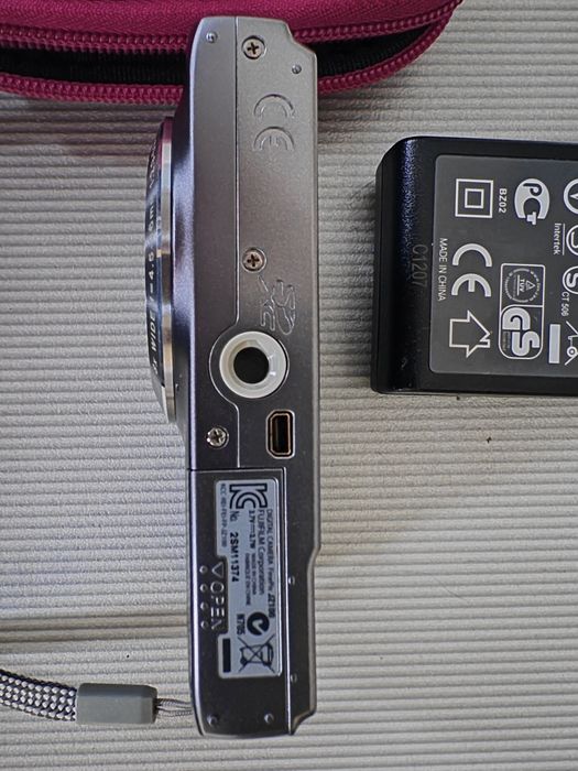 Fujifilm FinePix J Series JZ100 / JZ110 14.0MP Digital Camera - Black