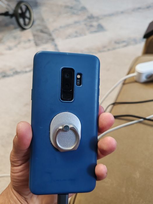 Продам самсунг с9+