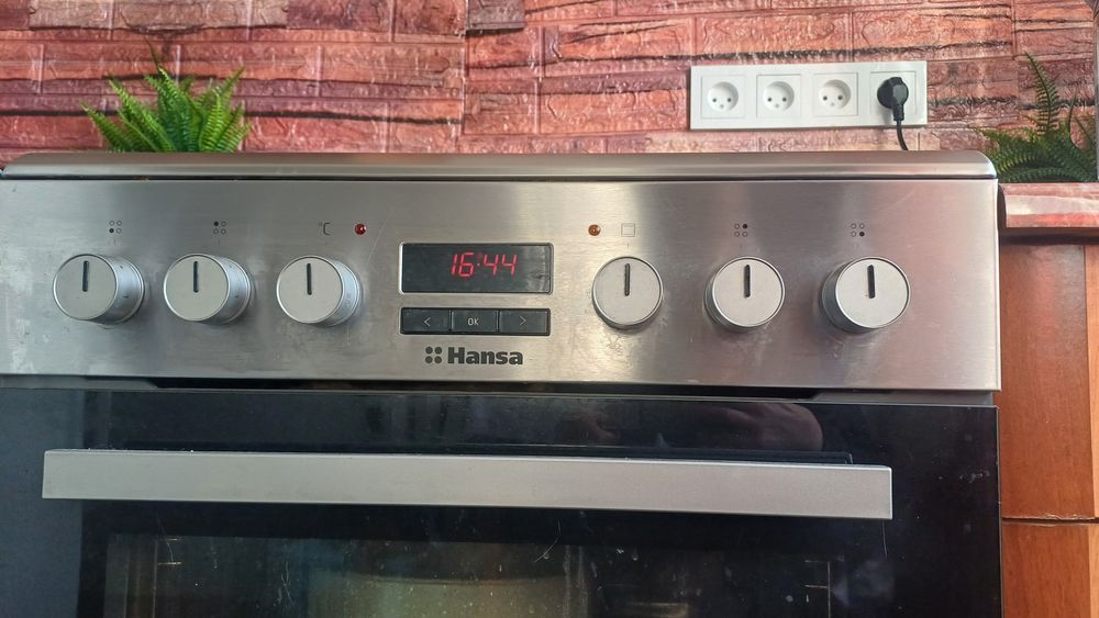 Продам Электро плиту от Hansa