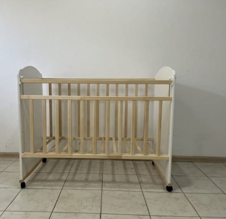 Продам маннеж рисунок мишка. Кресло качельку.
