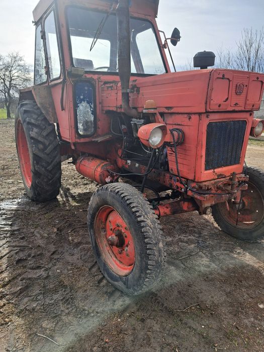 Vand tractor cu carte si fiscal!!