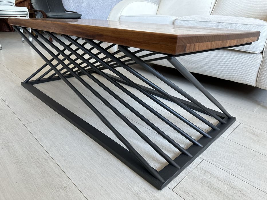 Холна маса от Бирмански Тик и метални крака