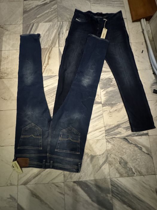 Продавам 2 броя дънки DIESEL