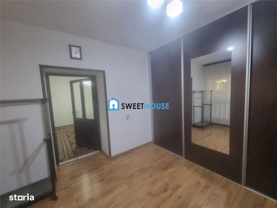 Casa de vanzare in Mandra  Spatiu generos si anexe