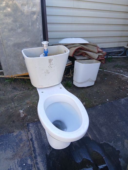 Унитаз в хорошем состоянии