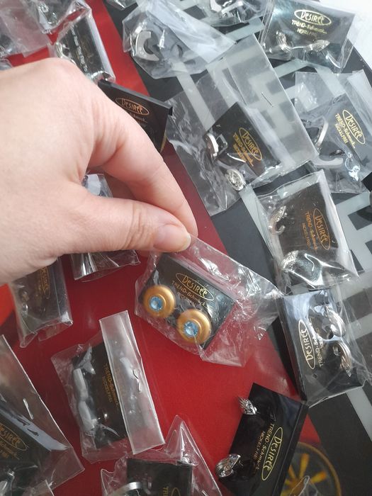 Lot 55 perechi de cercei