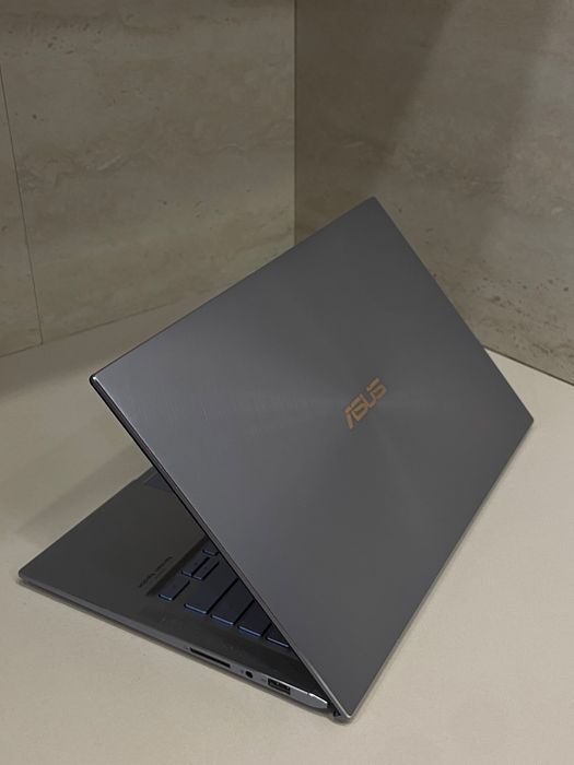 ASUS ZenBook в идеальном состоянии