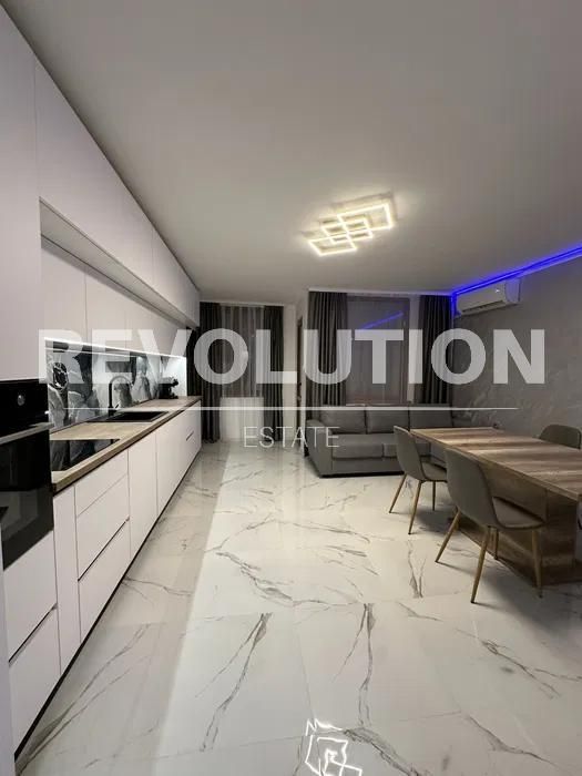 Дава се под наем Четиристаен апартамент в Варна, Възраждане 1 - 110 кв.м за 700 € - Снимка #1