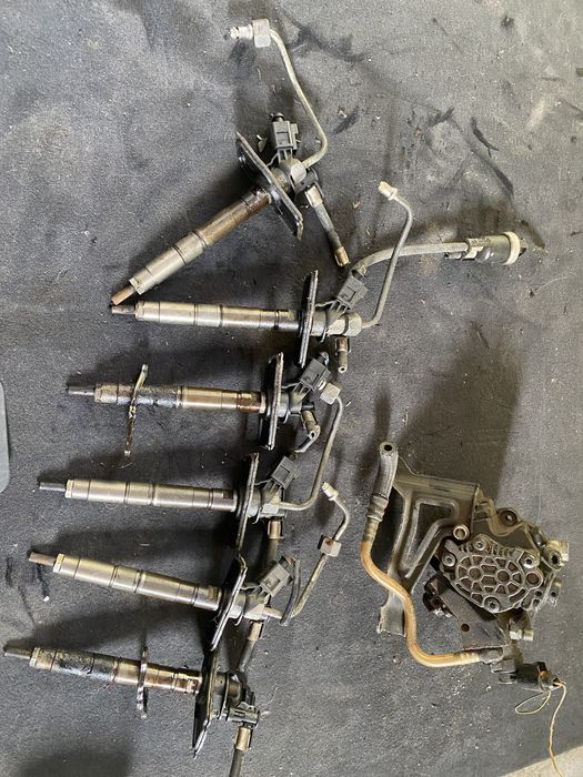 Injectoare + pompa înalte Audi A6 A4 A8 3.0 TDI ASB pret 3000 lei