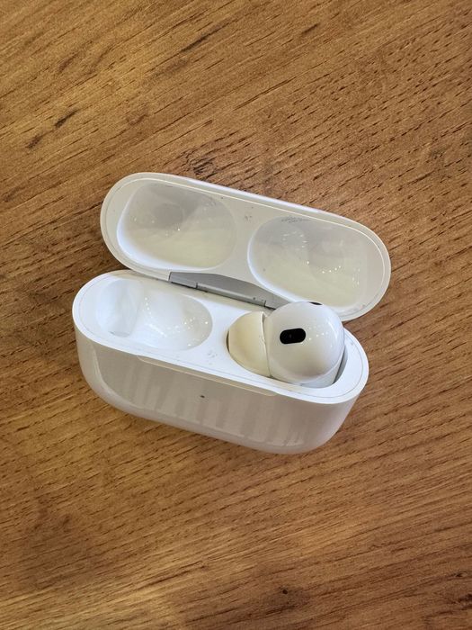 Apple AirPods Pro 2, кейс + дясна слушалка (Type C)