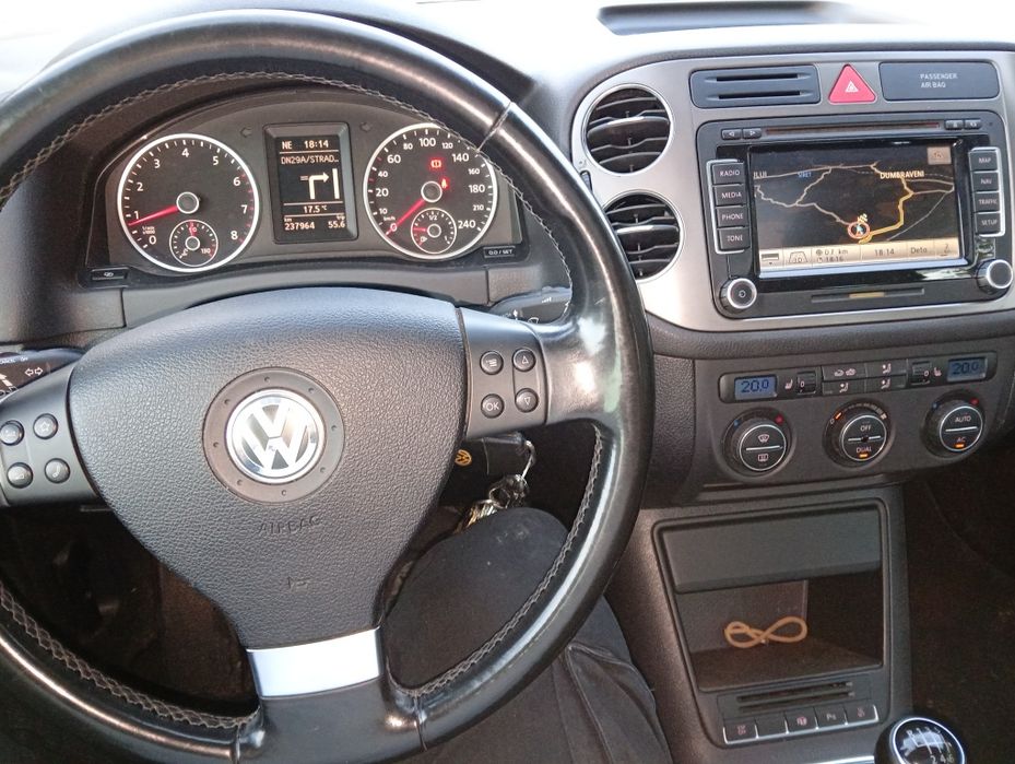 VOLKSWAGEN Tiguan 2010 — imagine 3